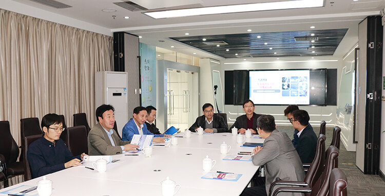 1516705811687002.jpg 调研组听取汇报(wei).jpg